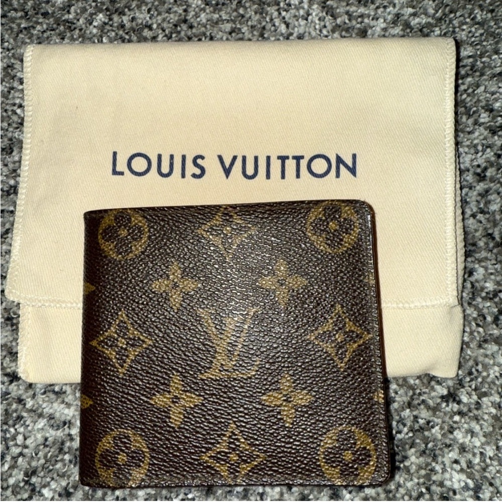 LOUIS VUITTON VINTAGE MONOGRAM BI-FOLD WALLET